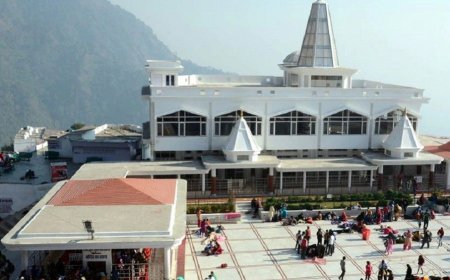 Ardhkuwari Temple: Sacred Cave Shrine on Vaishno Devi Route