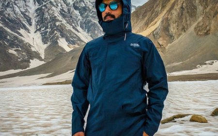 Waterproof Hiking Jackets for Pakistan’s Mountain Weather