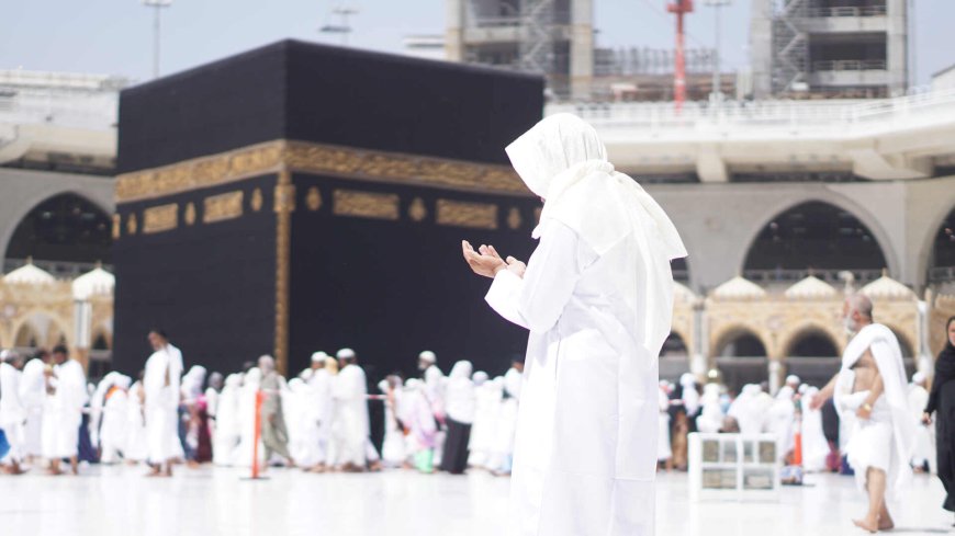 How to Choose Between Luxury and Budget August Umrah Packages 2025?