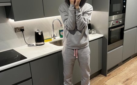 Syna World and the Rise of the Syna World Tracksuit: A Streetwear Revolution