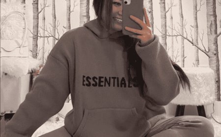 The Essential Hoodie: A Perfect Blend of Comfort and Streetwear by Essentials