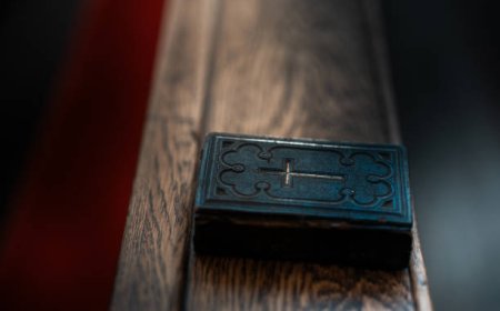 What Role Does Praise Play in Psalms?