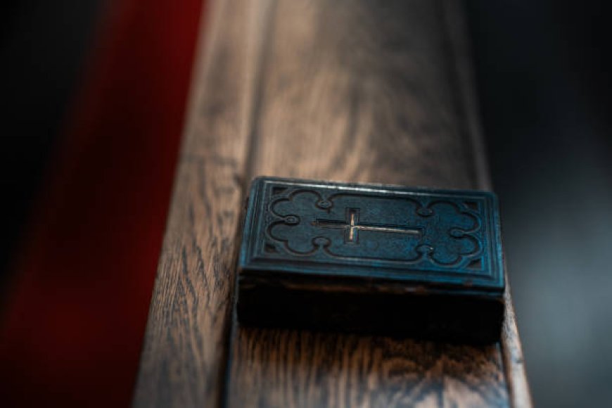 What Role Does Praise Play in Psalms?