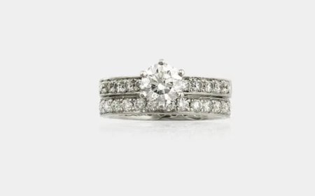 Expert Tips from Jewelers Adelaide on Choosing Engagement Rings