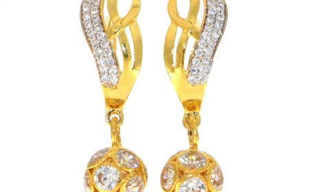 Timeless Beauty with 22ct Gold Hoop Earrings