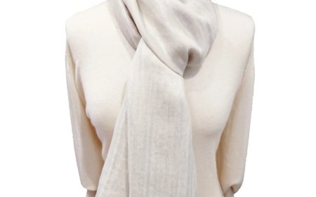 Why Gold Shawls and Wraps Are a Wardrobe Essential