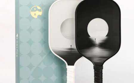 Pickleball Paddles for Beginners: Custom vs. Off-the-Shelf – Which is Better?