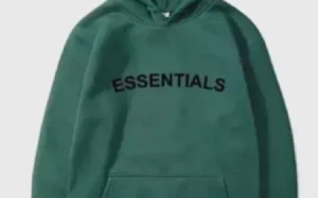 Why the Essentials Hoodie Remains the Ultimate Wardrobe Staple