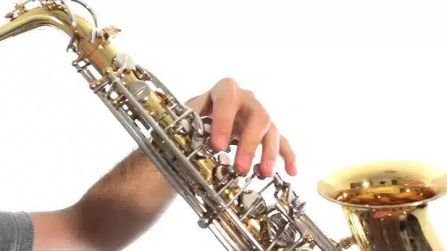 How to Hold a Tenor Saxophone: A Comprehensive Guide