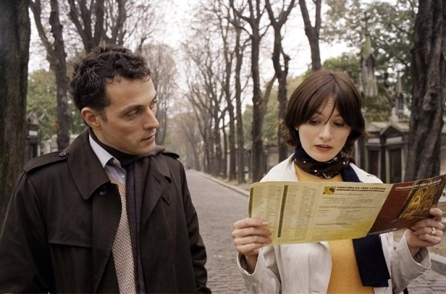 Do French Romance Movies focus on passionate or subtle love?