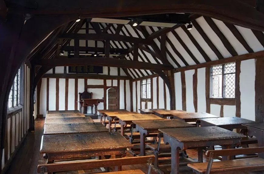 What Poets are Most Associated with the Form Villanelle?