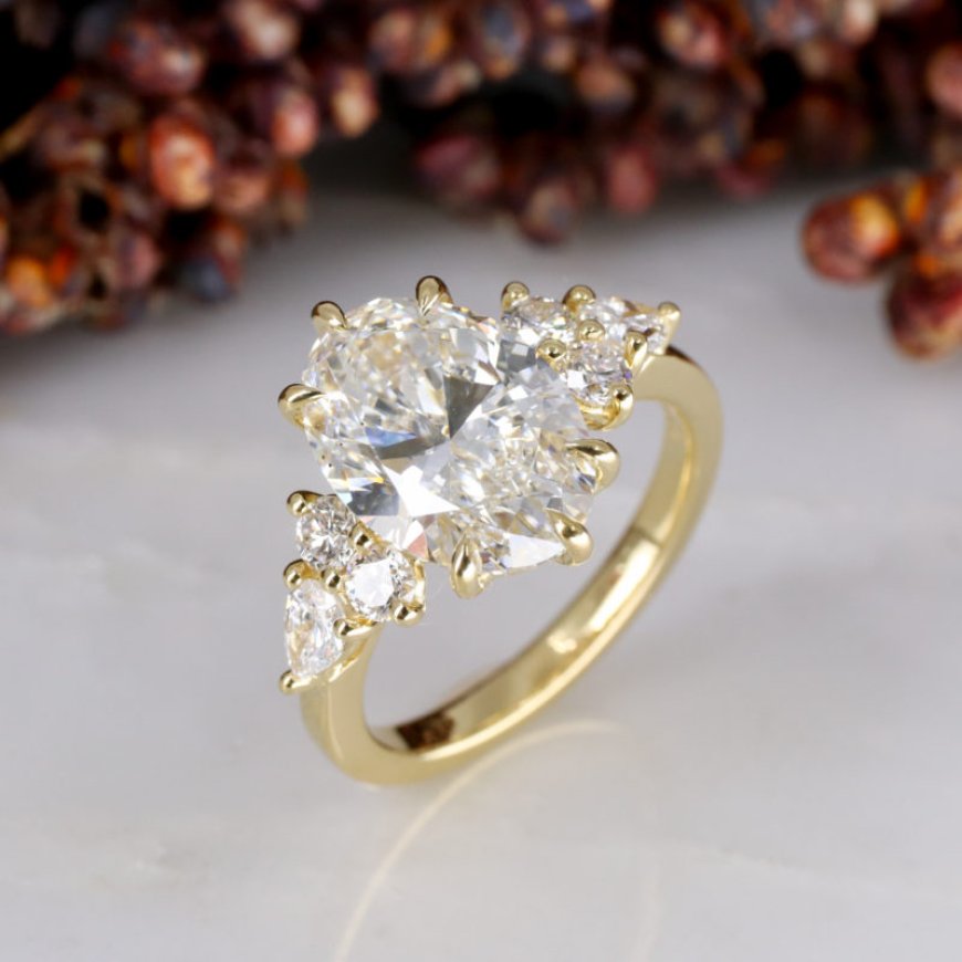 A Tradition Reimagined: The Oval Cut Engagement Ring for a New Generation