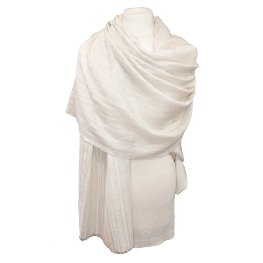 Why Gold Shawls and Wraps Are a Wardrobe Essential