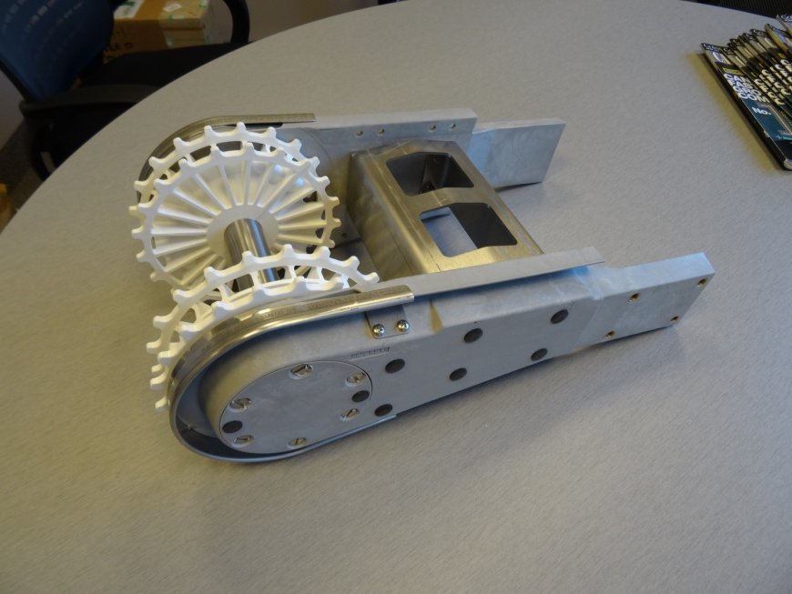 Comparing Stainless Steel and Plastic Belt Food Conveyors