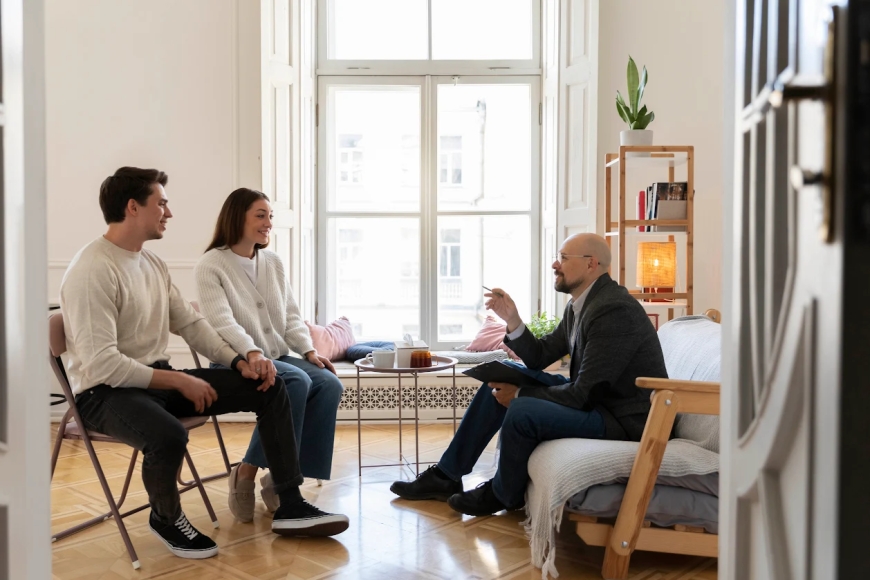 How an LGBTQ+ Affirming Therapist Can Help After Coming Out