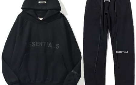 Essential Hoodie – Relaxed Fit Pullover for All Seasons and Outfits