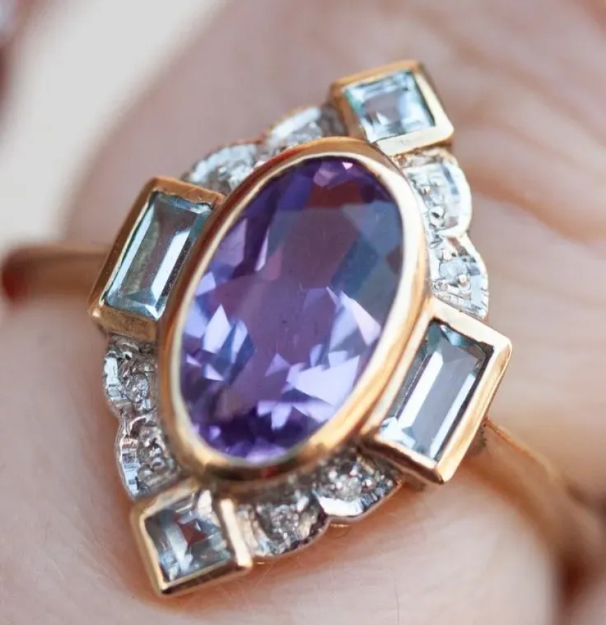 Amethyst in Daily Life: How to Use This Gemstone for Balance and Healing
