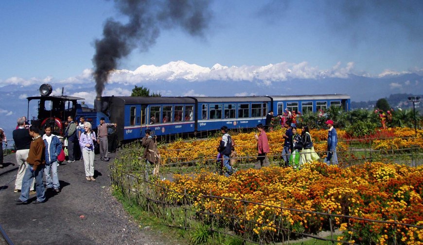 How to Reach Darjeeling from Delhi with Scenic Travel Routes