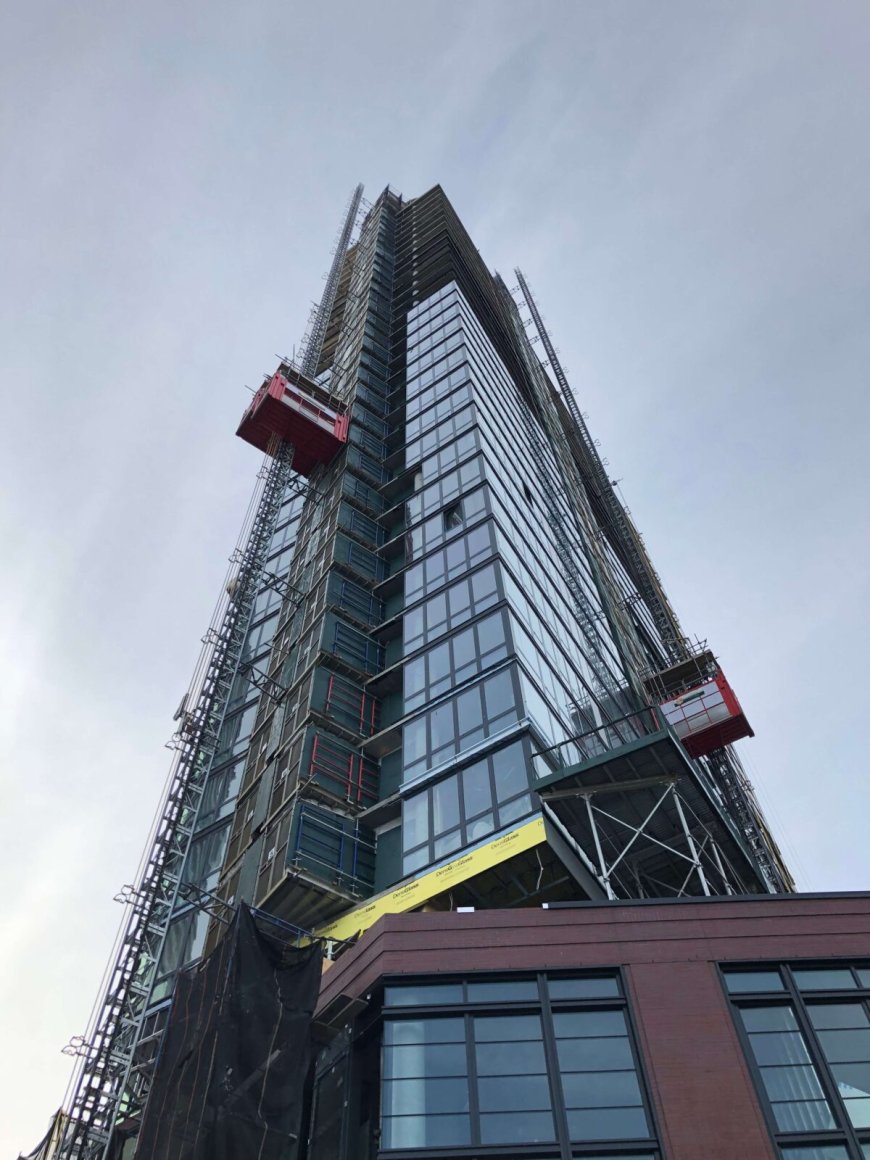 How Hoists for Construction Materials Support Industrial Shutdown and Maintenance Work