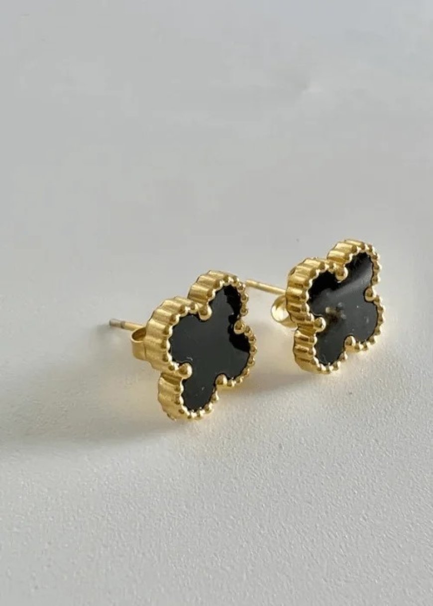 Stud Earrings – A Timeless Jewelry Essential