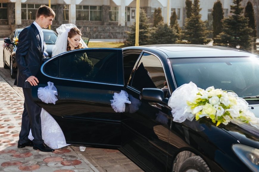 Why Choose Chauffeurs for Wedding Day Travel?
