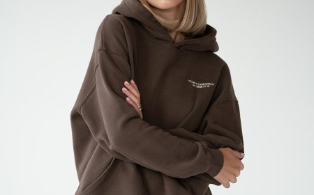 The Ultimate Comfort Classic: Discover the Essential Experience with the Essentials Hoodie – Brown