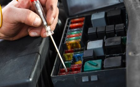 Car Mechanic in Delhi – Expert On-Road Vehicle Repair by Urban Car Helpline