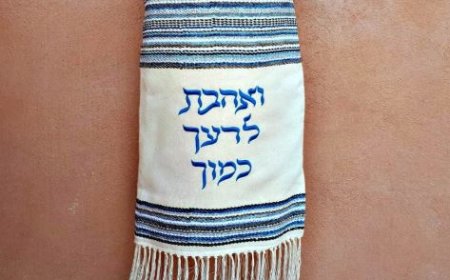 How An Artisan Weaves An Israeli Tallit?