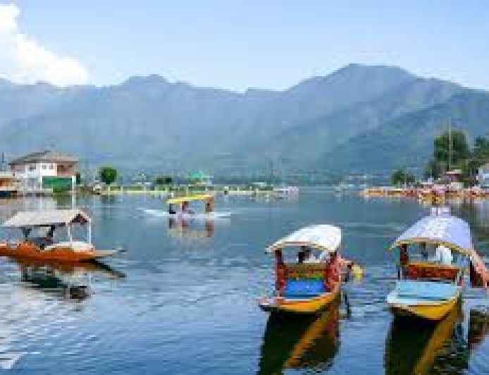 Fall in Love All Over Again with the Perfect Kashmir Honeymoon Package